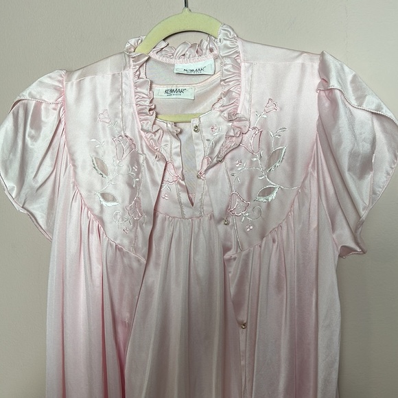 Set of Komar Vintage Light Pink Embroidered Chemise and Robe size small - Picture 5 of 14